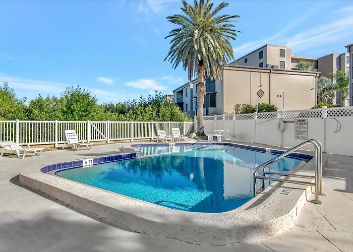 Holiday home Access & Heated Pool For 8