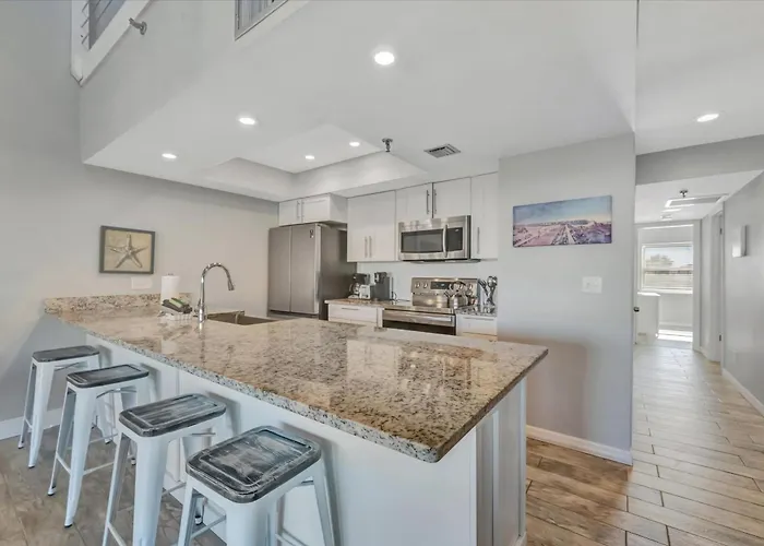 Access & Heated Pool For 8 Holiday home Clearwater Beach