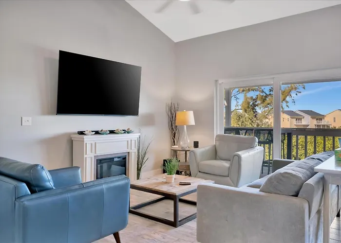 Holiday home Access & Heated Pool For 8